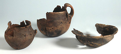 Location Porcili (Viggiano, Potenza). Ceramic kit of barrow tomb  N. 145. Antique bronze (Photo E.Natali - Superintendence of Archaeological Heritage of Basilicata photographic archive)