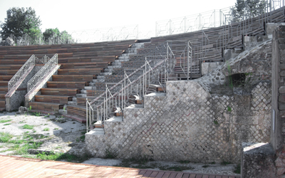 The present layout of the theater. On the right, the facing in reticulated work (opus reticulatum)