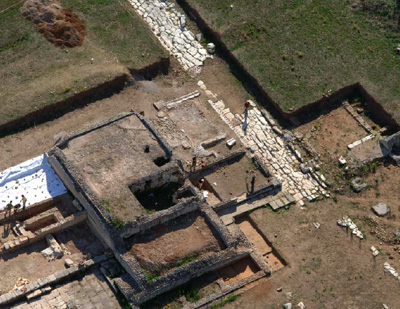 The excavations carried out on the side of the temple C (Augusteus). Photographs taken by CIRCE (University IUAV of Venice)