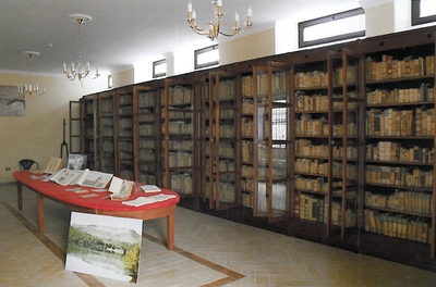 Gli ambienti della casa comunale che ospitano attualmente la Biblioteca 